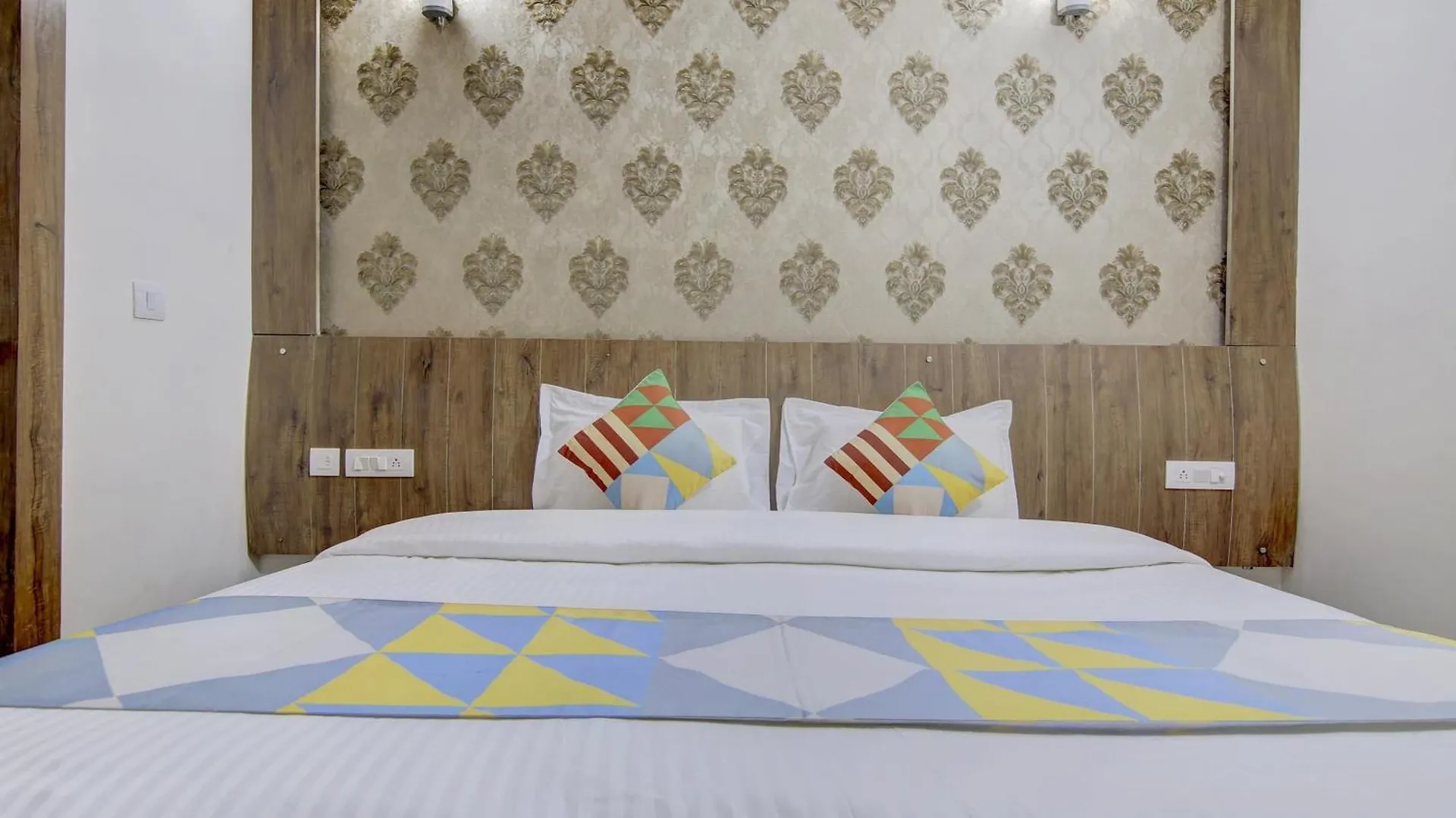 Hotel Collection O City Near Prem Mandir Delhi